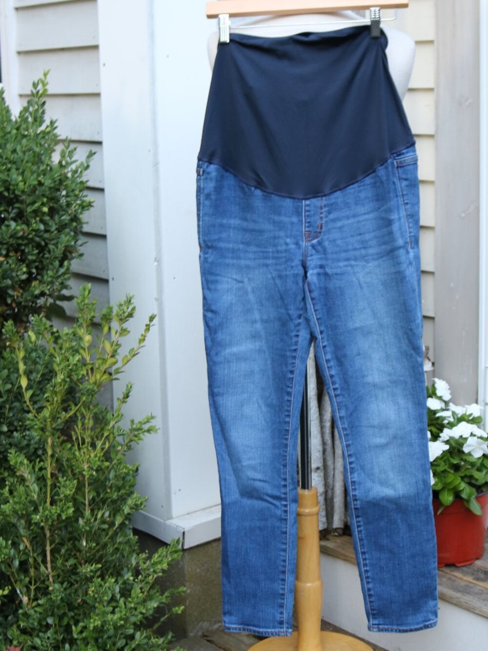 J CREW Maternity Straight Leg Adjustable Over the Belly Stretch Jeans Sz 27